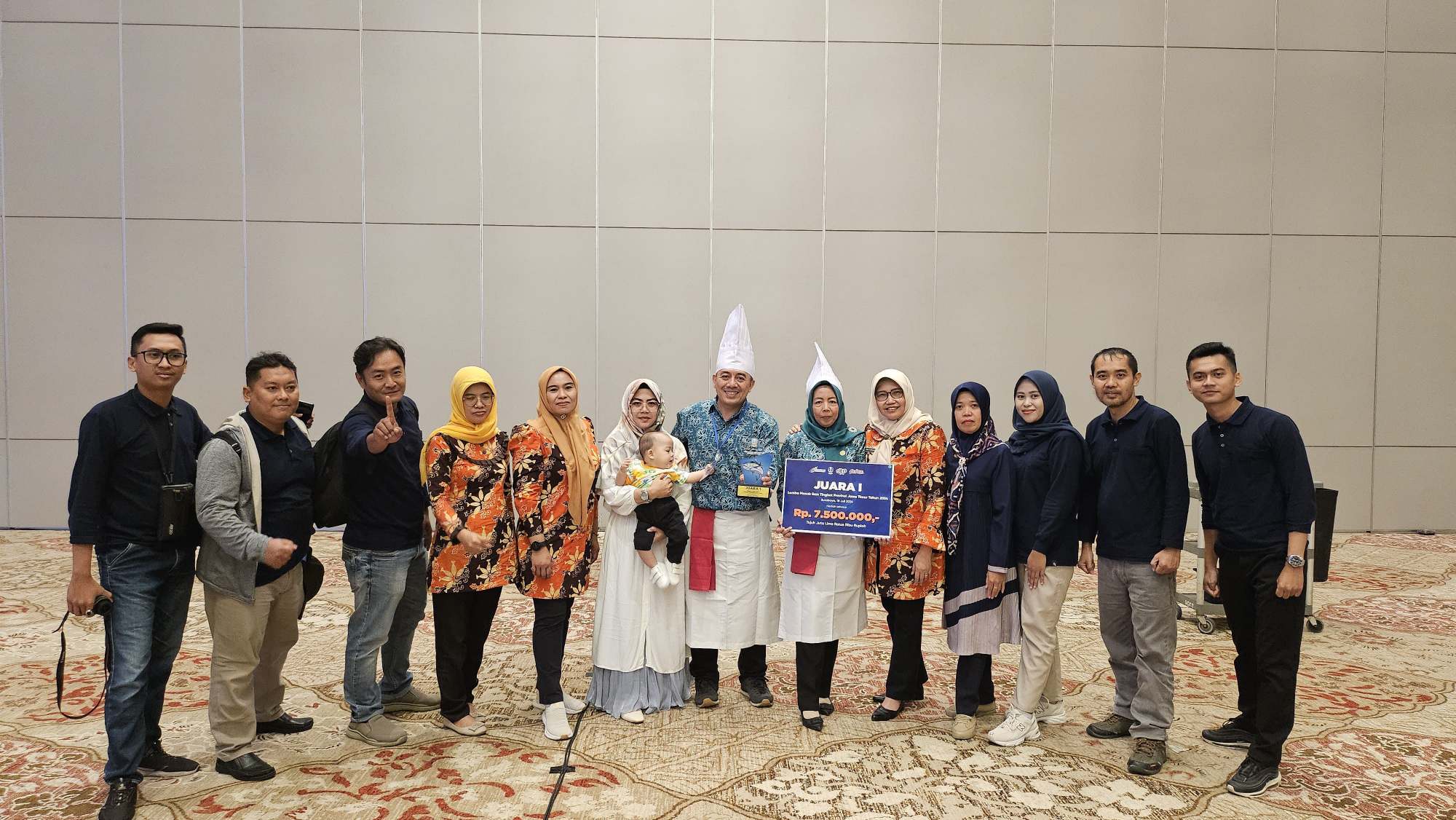 Dinas Kelautan dan Perikanan Pemkab Trenggalek saat mengikuti Lomba Masak Serba Ikan tingkat Provinsi Jatim