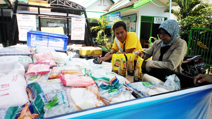 Bank Indonesia Kediri saat menggelar Operasi Pasar Murni (OPM), Rabu (16/5).
