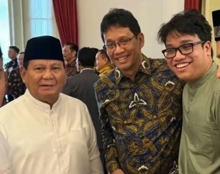 Yudo Sadewa (paling kanan) bersama ayahnya, Menteri Keuangan Purbaya Yudhi Sadewa dan Presiden Prabowo Subianto di Istana Jakarta, Senin (8/9/2025). Foto: tiktok/suaracom  