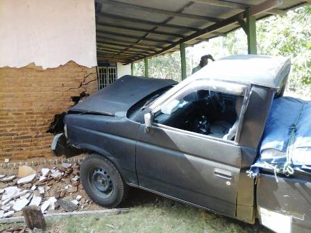 Kondisi mobil saat masih berada di TKP.