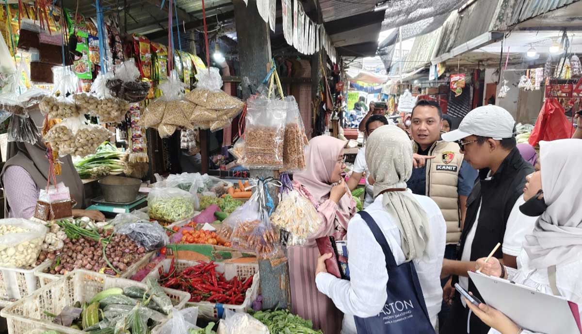 Peninijauan di Pasar Bangil, Kabupaten Pasuruan.