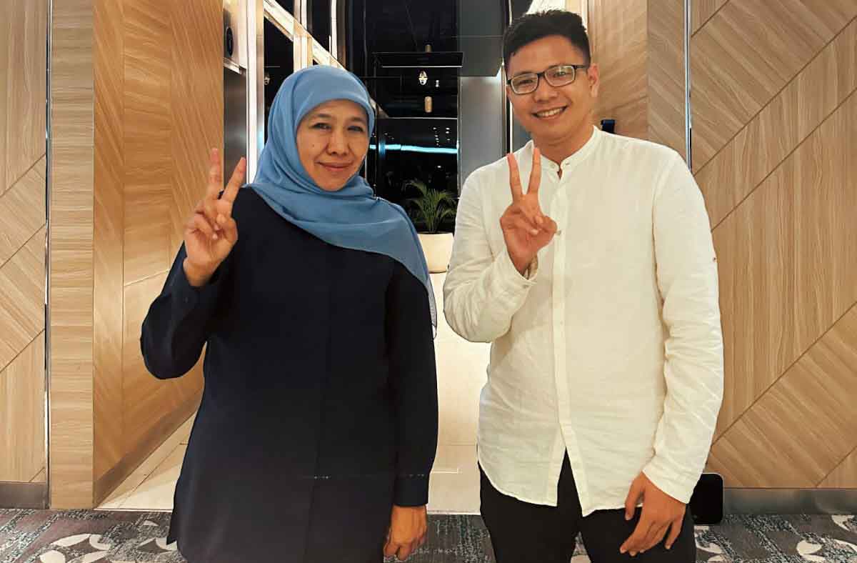 Gus Kholil saat bersama Khofifah.