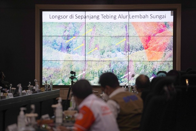 Salah satu pemandangan konferensi pers yang disampaikan Wali Kota Batu, Wakil Wali Kota Batu, Kasrem 083 Malang, Kapolres Kota Batu dan BNPB. foto: ist.