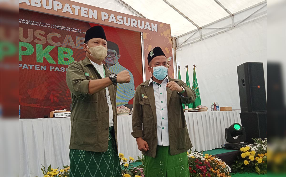 Ketua DPC PKB Kabupaten Pasuruan terpilih H. Irsyad Yusuf dan Ketua Dewan Syuro KH. Mujib Imron.