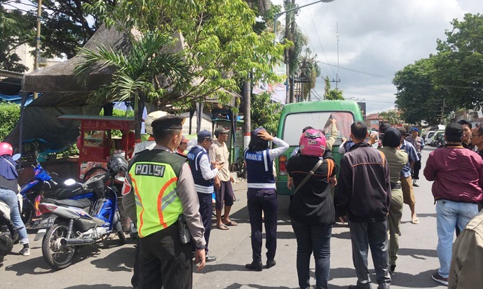 Ada Stiker Caleg Ditempel di Angkot, Bawaslu dan Satpol PP Turun Tangan