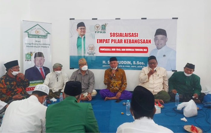 Syafiuddin Asmoro, Anggota Komisi V DPR RI Fraksi PKB, saat kegiatan Sosialisasi 4 Pilar Kebangsaan yang dilaksanakan di Yayasan Al Rofiiyah Desa Bulung, Kecamatan Klampis, Bangkalan, Kamis (8/4/2021).