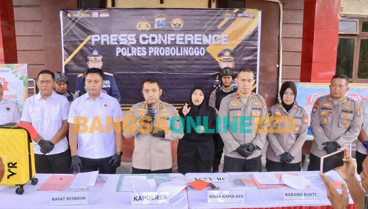 Konferensi pers terkait pencurian koper turis dari Thailand di Bromo. Foto: ANDI SIRAJUDIN/BANGSAONLINE