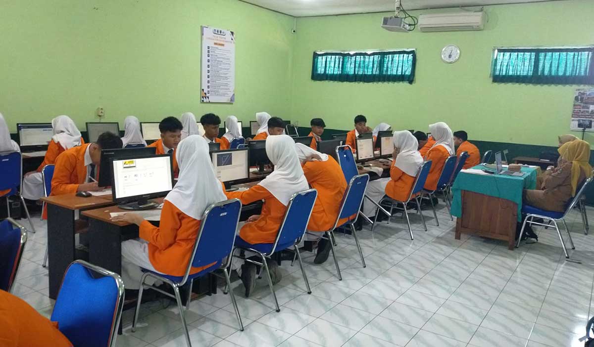 Pelaksanaan TKA di SMP 1 Maospati, Magetan.

