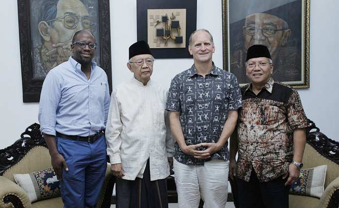 DARI KINI KE KANAN: Anthony B. Bradley, KH Salahuddin Wahid, Robert Dwight Carle dan KH Halim Mahfudz