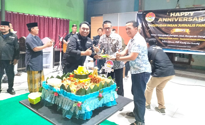 Suasana peringatan HUT ke-10 Paguyuban Insan Jurnalis Pamekasan.