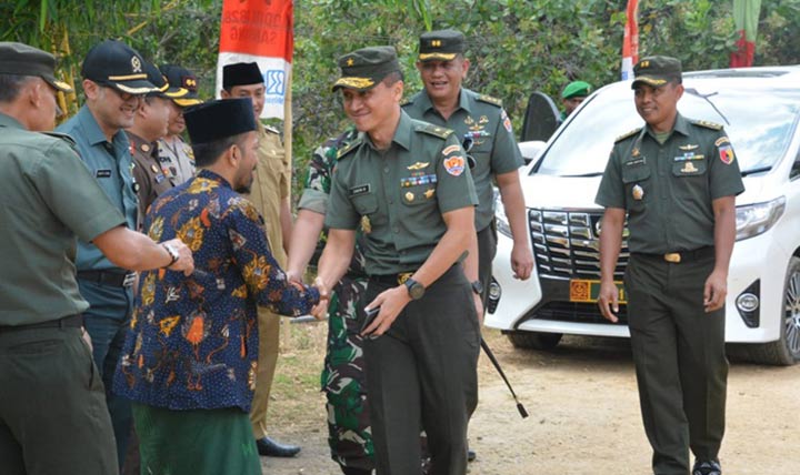 Tim Satgas TMMD Sampang Dikunjungi Kadispenad
