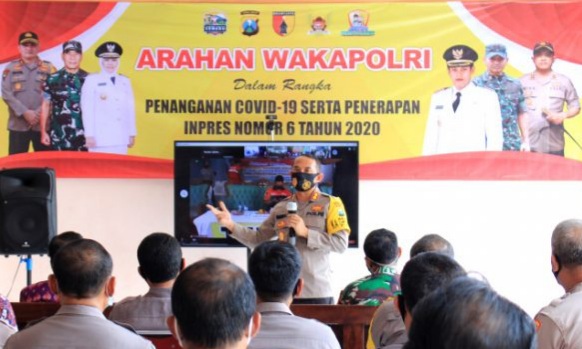 Kapolres Kediri Kota AKBP Miko Indrayana saat memberi sambutan. (foto: ist.)