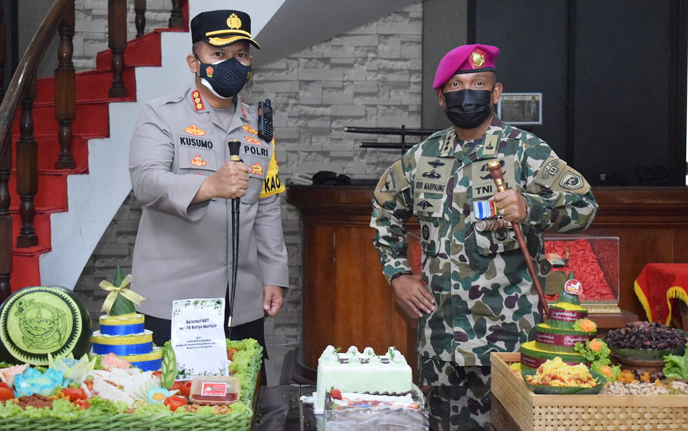 Kapolresta Sidoarjo Beri Kejutan Komandan Brigif 2 Marinir