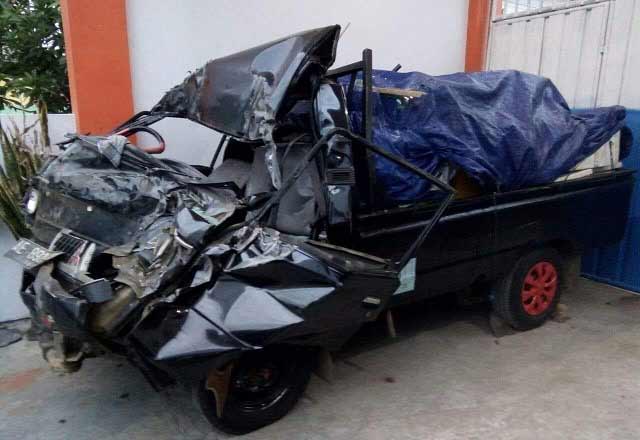 Kondisi pickup setelah melabrak bokong truk Fuso.