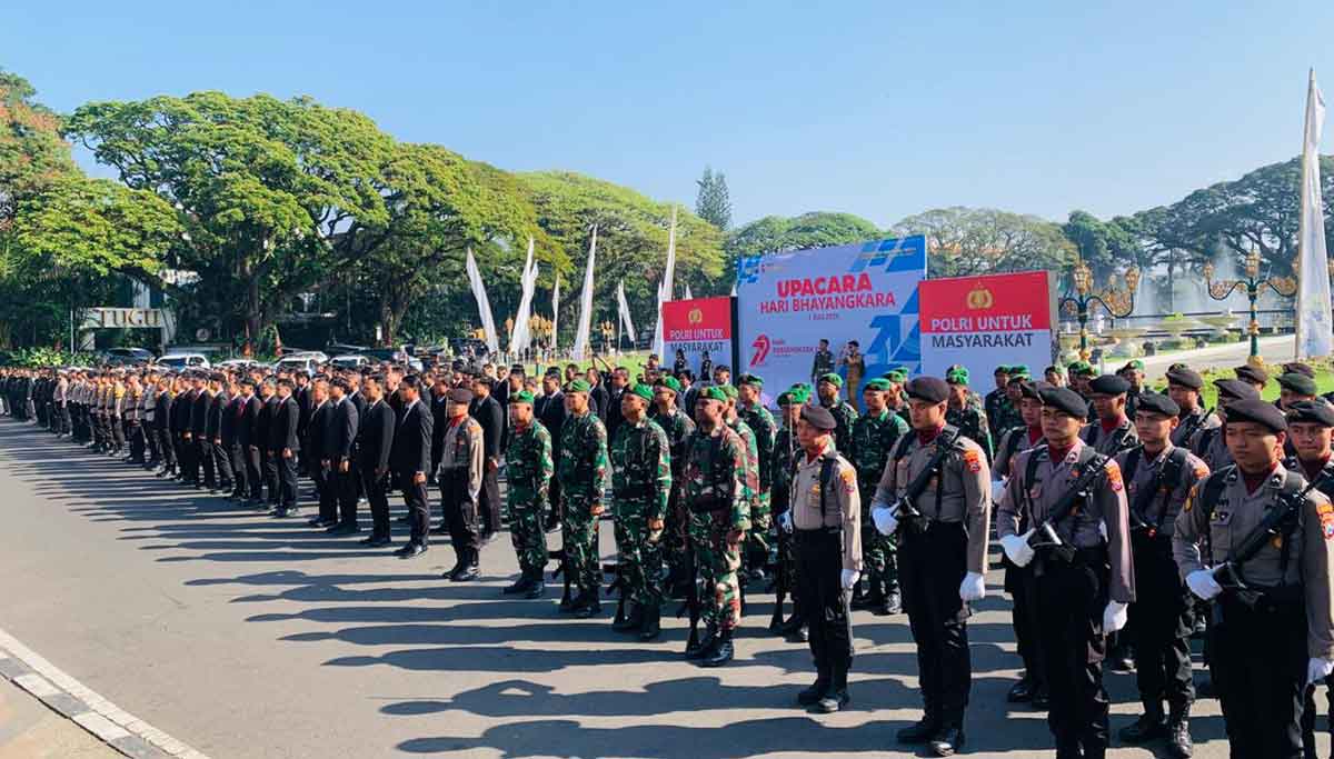 Upacara HUT ke-79 Bhayangkara di Mapolresta Malang Kota.