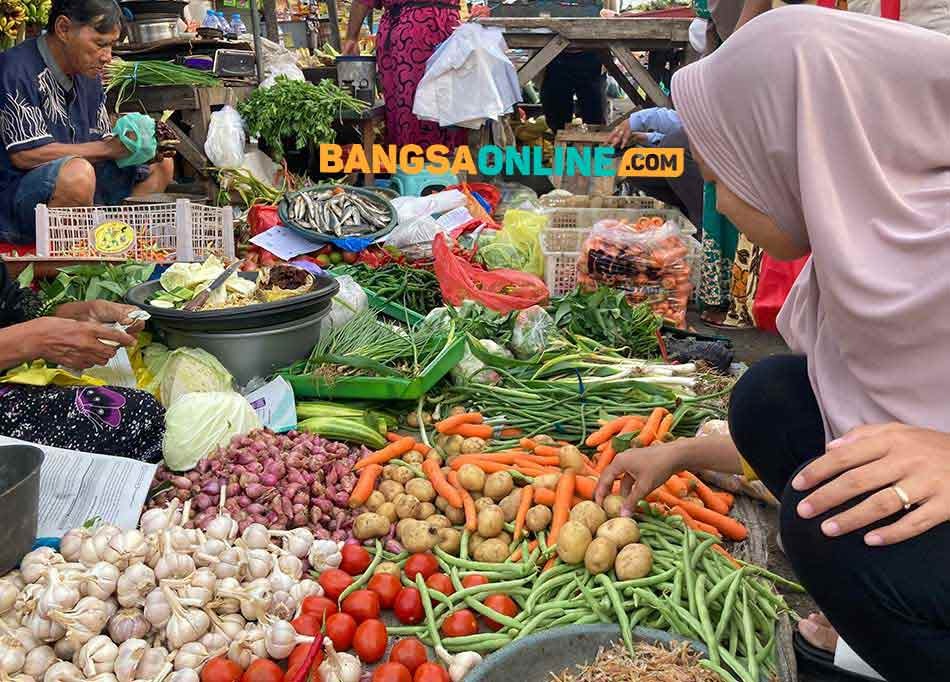 Simak perubahan harga sembako Kota Surabaya hari ini. Foto: Bangsaonline.