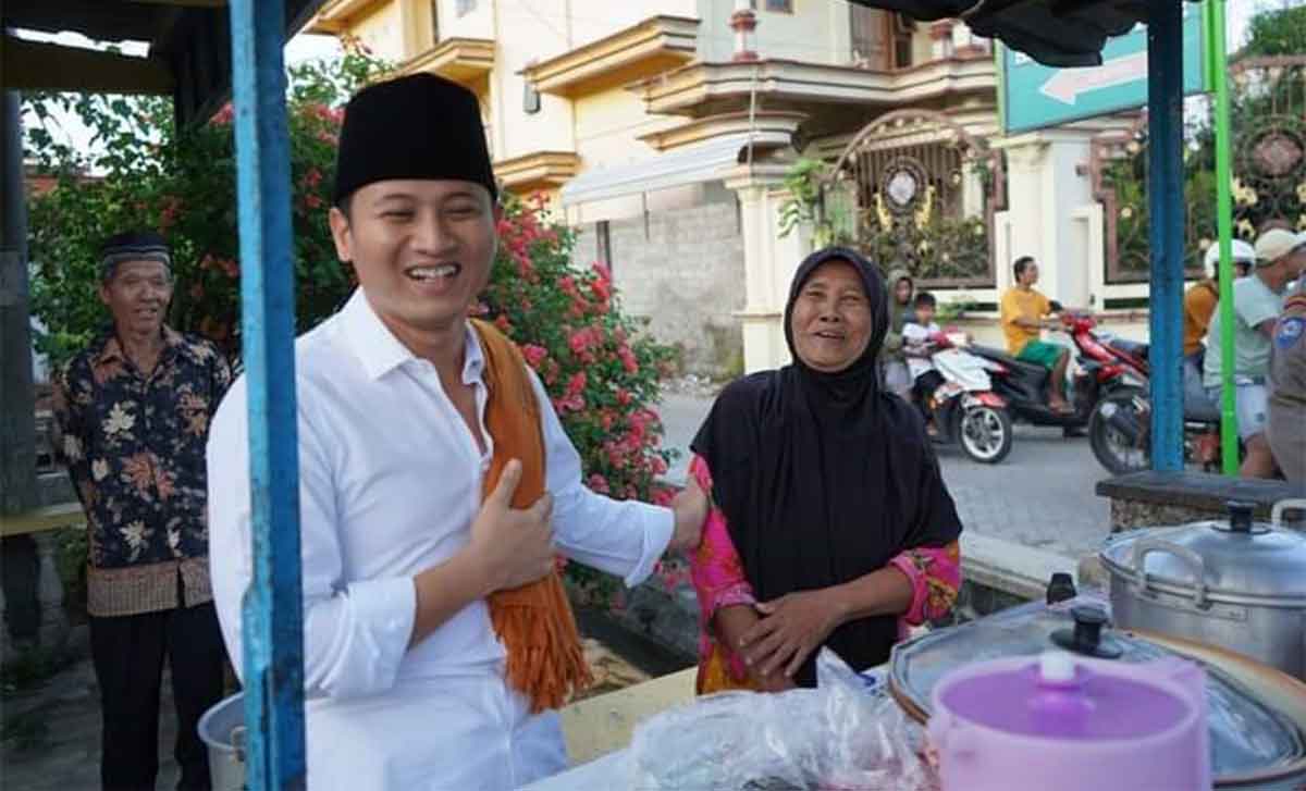 Bupati Trenggalek, Mochamad Nur Arifin, saat bersama masyarakat.