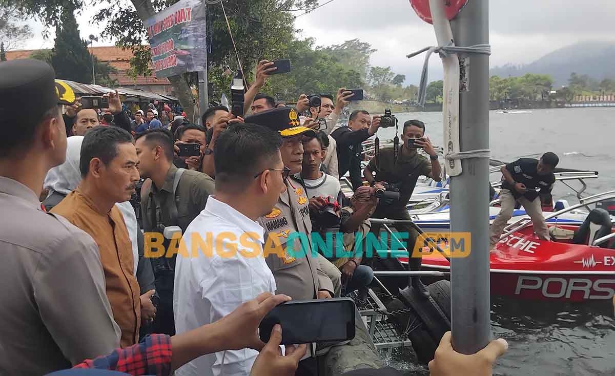 Kapolda Jatim saat meninjau Telaga Sarangan. Foto: HENDRO SUHARTONO/BANGSAONLINE