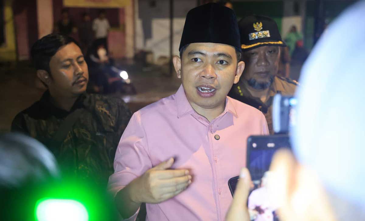 Bupati Jember, Muhammad Fawait atau yang akrab disapa Gus Fawait, usai melakukan inspeksi ke salah satu Puskesmas.