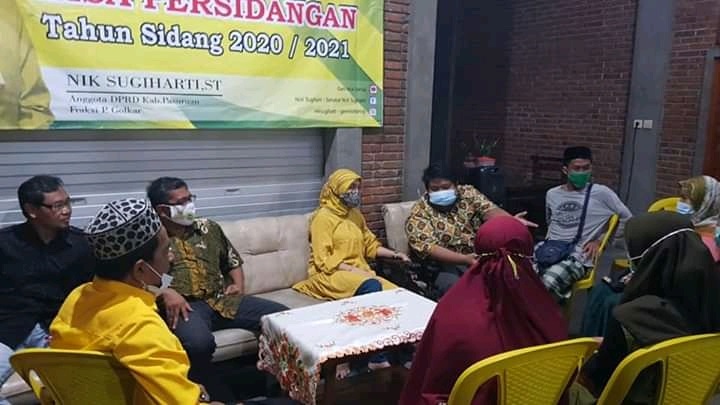 
Nik Sugiharti saat menampung aspirasi Anjal dan IPNU