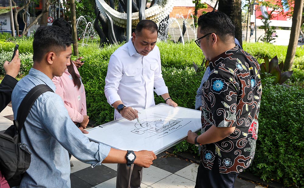 Wali Kota Surabaya Eri Cahyadi saat sidak ke KBS. Foto: Hms