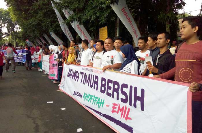 Relawan Khofifah - Emil di Bojonegoro saat memperingati Hari Anti Korupsi di Alun-alun setempat.