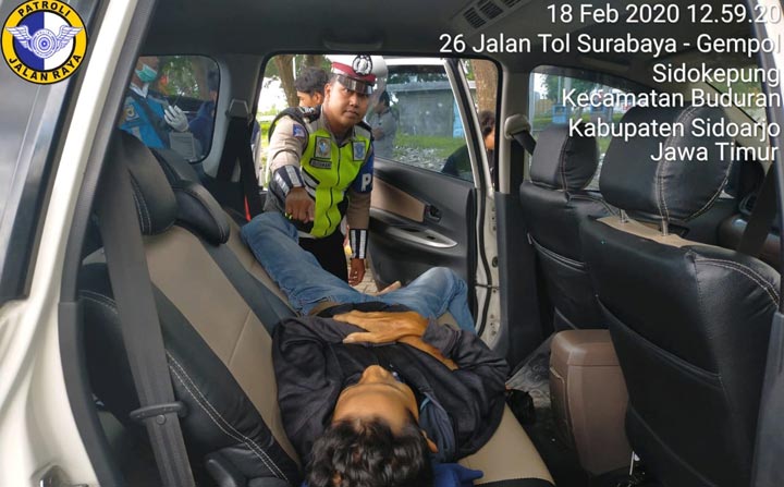 Korban saat hendak dievakuasi.