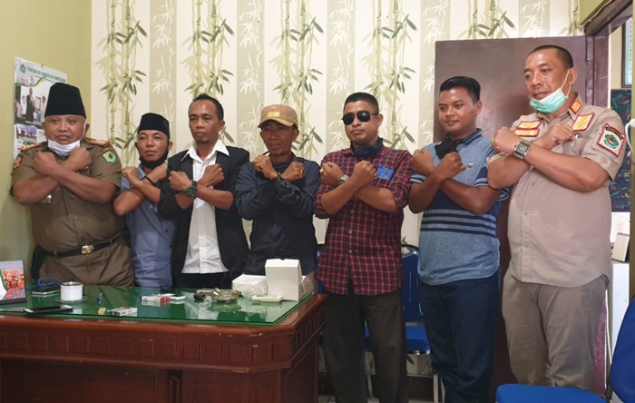Aliansi LSM saat melakukan audiensi ke Kantor Satpol PP Kabupaten Pamekasan.
