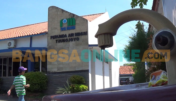 Kantor PDAM Sampang. Foto: MUTAMMIM/BANGSAONLINE