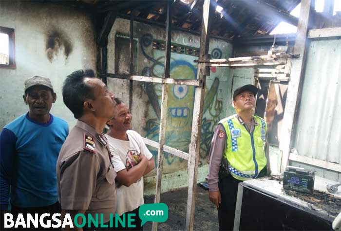 Kapolsek Geneng AKP Munaji saat melakukan olah TKP.