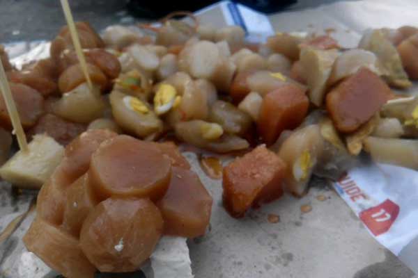 Rujak siwil, asyik buat camilan kongkow-kongkow. foto: Disna UTM/ BANGSAONLINE