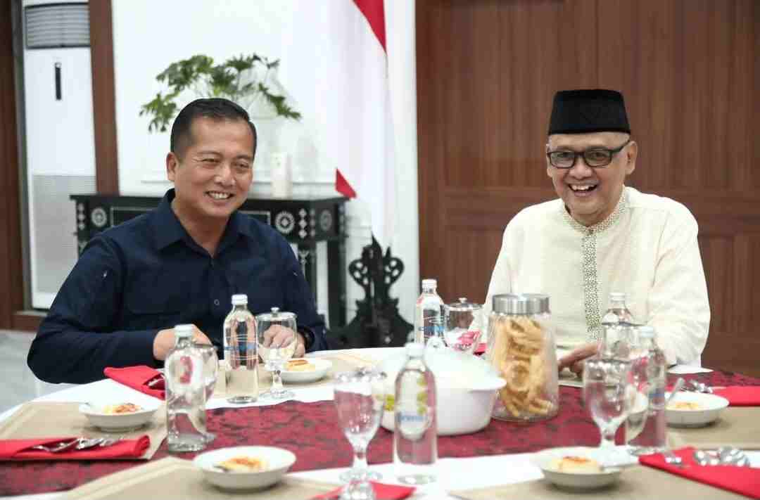 Menteri Haji dan Umrah Republik Indonesia Dr KH Irfan Yusuf (Gus Irfan) saatberaudensi dengen Gubernur Nusa Tenggara Barat (NTB) Lalu Muhamad Iqbal di kantor Gubernur NTB, Kota Mataram, Jumat (16/1/2026). Foto: Kemenhaj