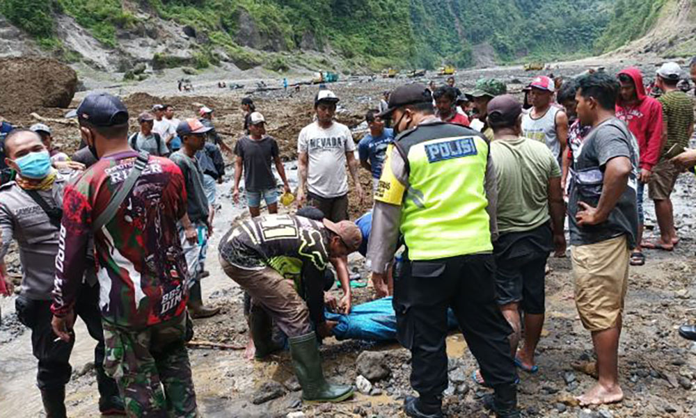 Jenazah Wajiat (41) ditemukan meninggal, empat jam setelah peristiwa nahas itu. Foto: ist.