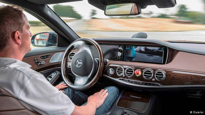 ?Inilah mobil otonom besutan Mercedes yang dipamerkan dalam

Bildergalerie IAA 2013. foto:repro dw.de 