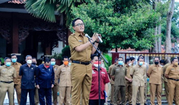 Bupati Pamekasan, Baddrut Tamam. 