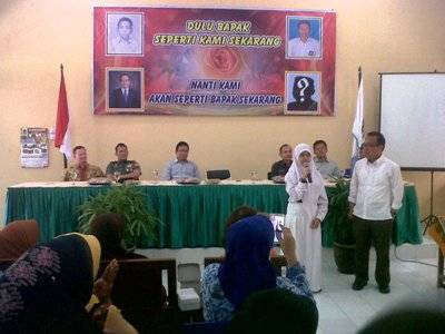 Pulang Kampung, Mensesneg Pratikno Kunjungi Sekolah di Bojonegoro
