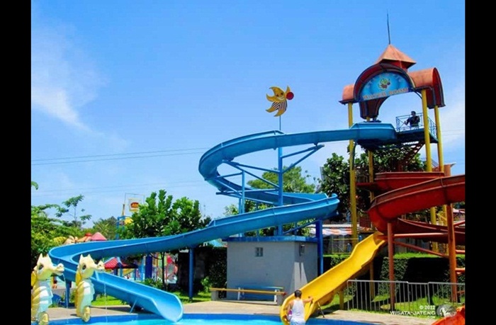 Taman Wisata Air Wendit (TWAW) di Desa Mangliawan, Kecamatan Pakis, Kabupaten Malang.