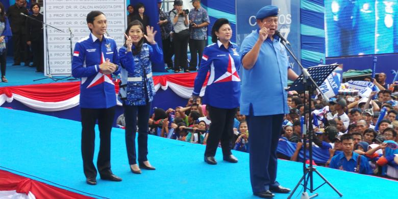 SBY dan Ibas saat kampanye di Jawa Barat. foto: kompas.com