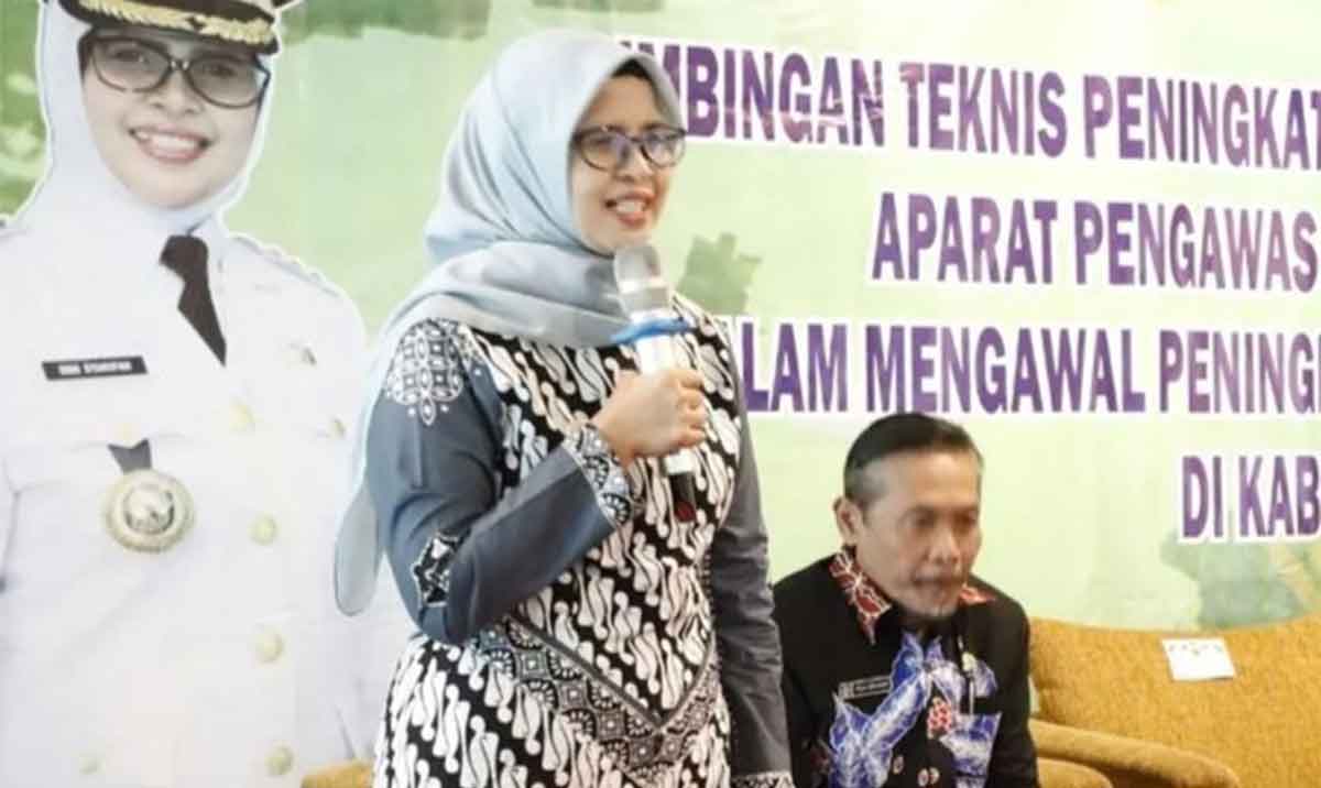 Bupati Blitar, Rini Syarifah, saat memberi sambutan dalam Bimtek atau bimbingan teknis.