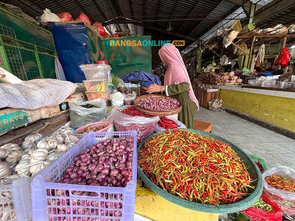 Harga sembako di Jatim hari ini cenderung stabil. Foto: Sulthon/Bangsaonline.
