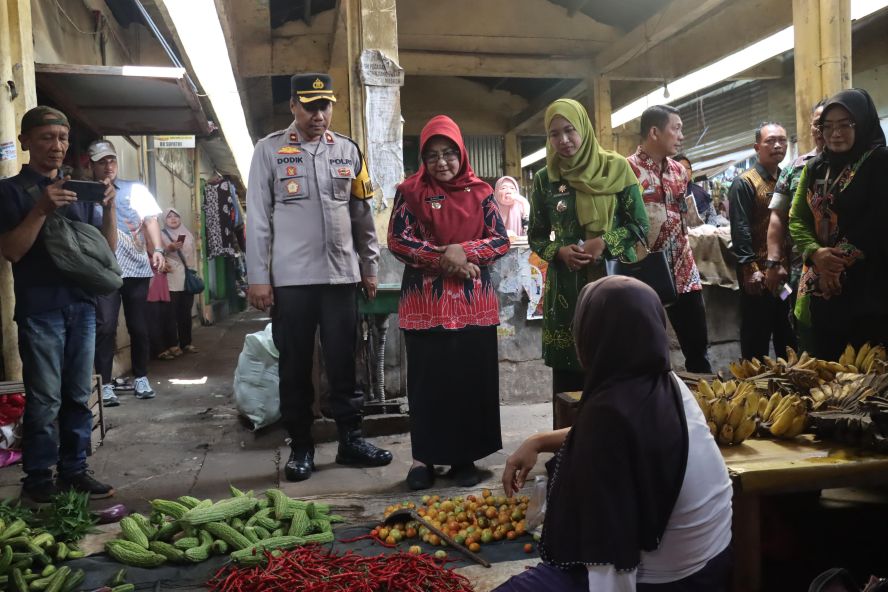 Wakapolres Magetan mendampingi Bupati Magetan laksanakan sidak Bapokting