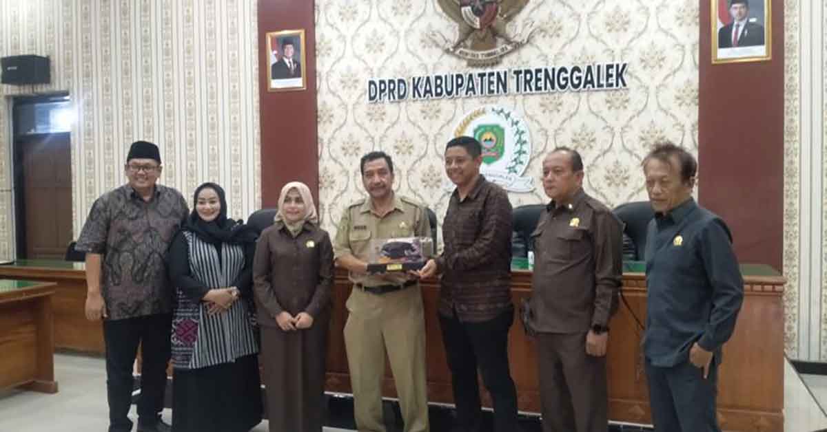 Kunjungan DPRD Kota Blitar di Trenggalek.