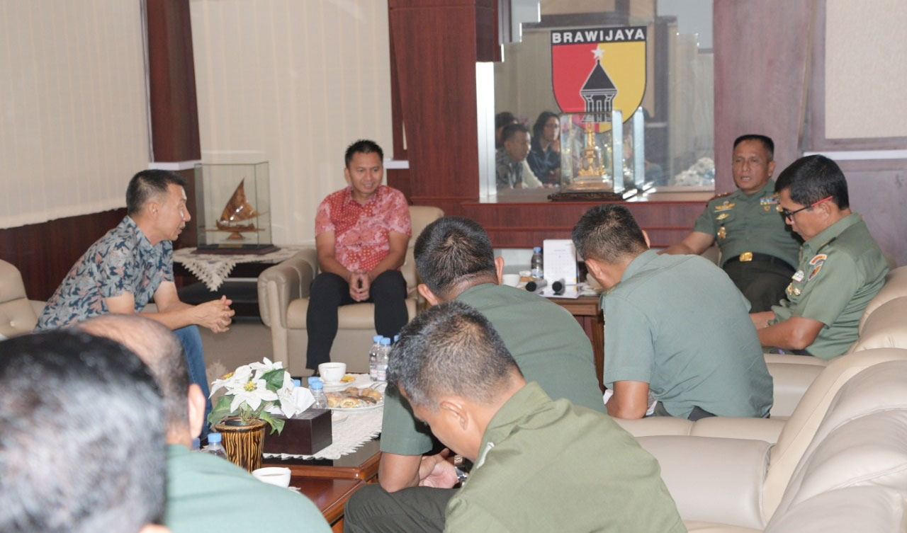Audiensi yang dilakukan oleh panitia KOM di ruangan kerja Pangdam V Brawijaya, Jumat 24 Januari 2020.