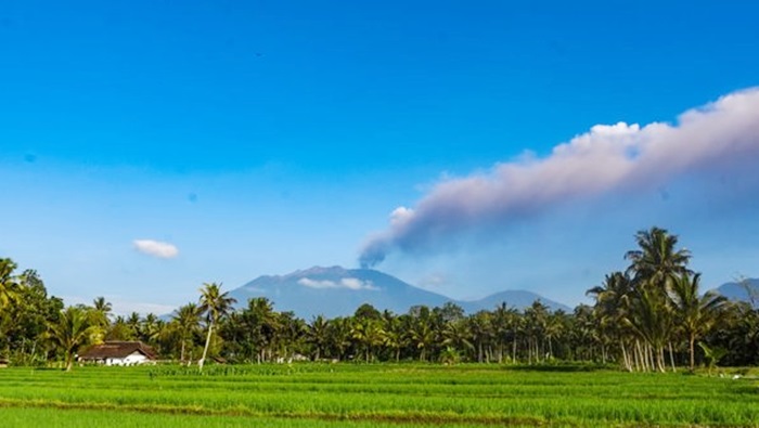 Erupsi Gunung Raung.