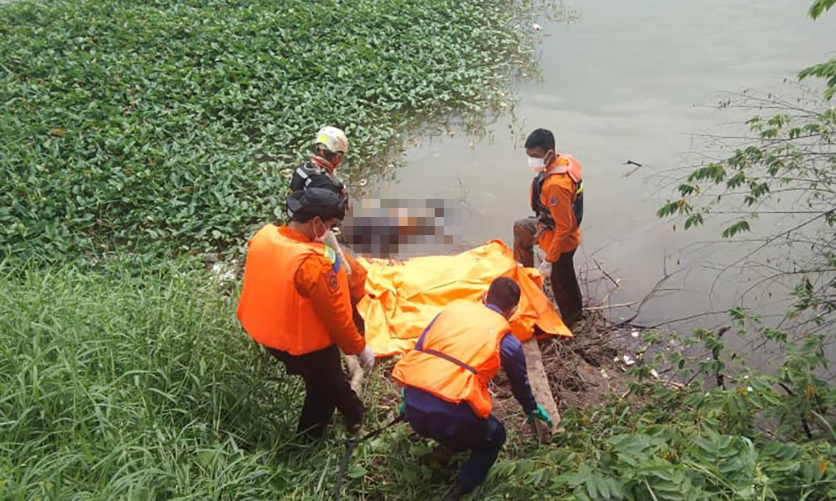 Mayat Perempuan Tanpa Identitas Ditemukan di Pinggir Sungai Brantas Jabon