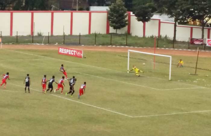 Eksekusi penalti oleh Yogi Saiful Rizal membawa kemenangan bagi Persigo Semeru FC.