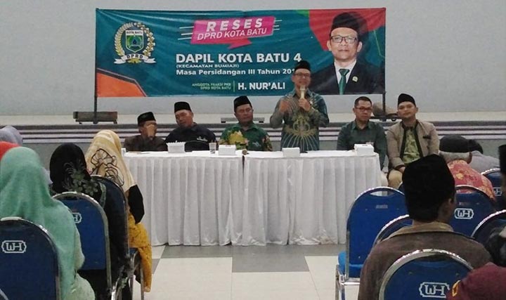 Reses Pertama, Warga Tanya Implementasi Perda Miras
