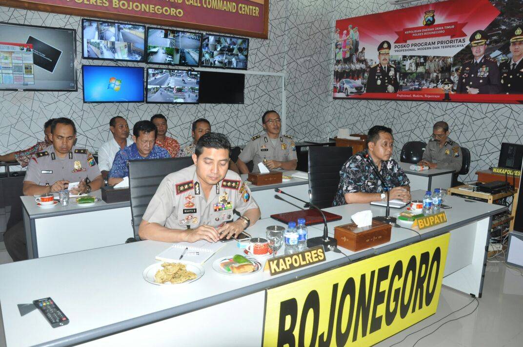 Kapolres Bojonegoro  AKBP Wahyu Sri Bintoro  bersama jajarannya. Foto: eky nurhadi/bagnsaonline.com