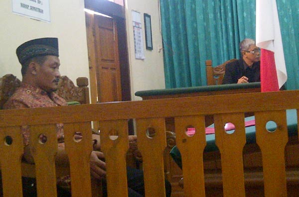 Suasana persidangan sidang praperadilan Polsek Ngetos di PN Nganjuk. (soewandito/BANGSAONLINE)