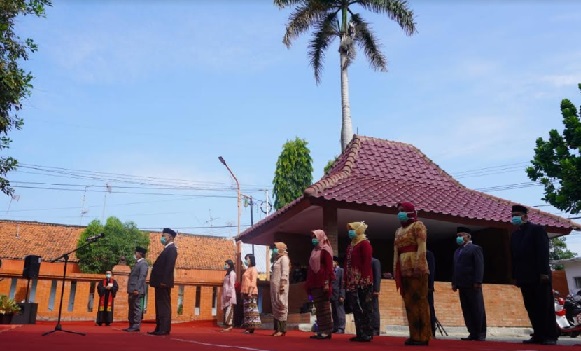 Saat Wali Kota Mojokerto melantik pejabat yang dilantik.